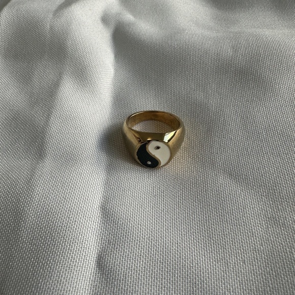 Yin Yang Ring - Picture 1 of 2